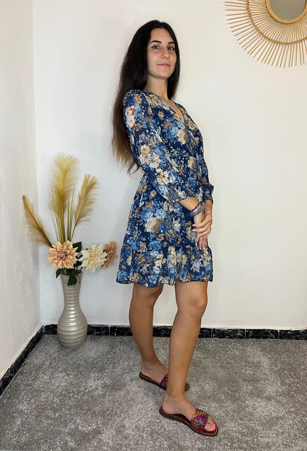 Vestido con cuello pico